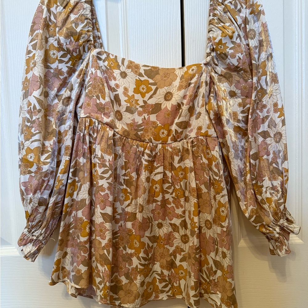 Storia Tan Blouse with Puff Sleeves and Ruffled Peplum